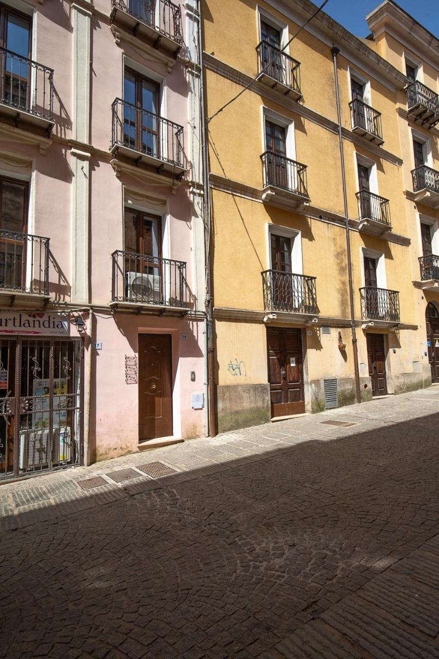 Via Cavour 19, Camere Del Conte Iglesias Extérieur photo